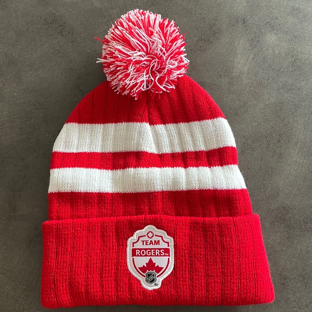 NWOT Team Rogers unisex beanie